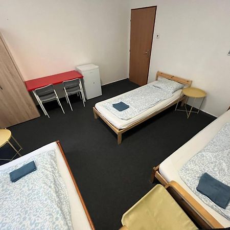 Rooms Veveri - Uvoz, 10 Min Peski Do Centru Brno Esterno foto