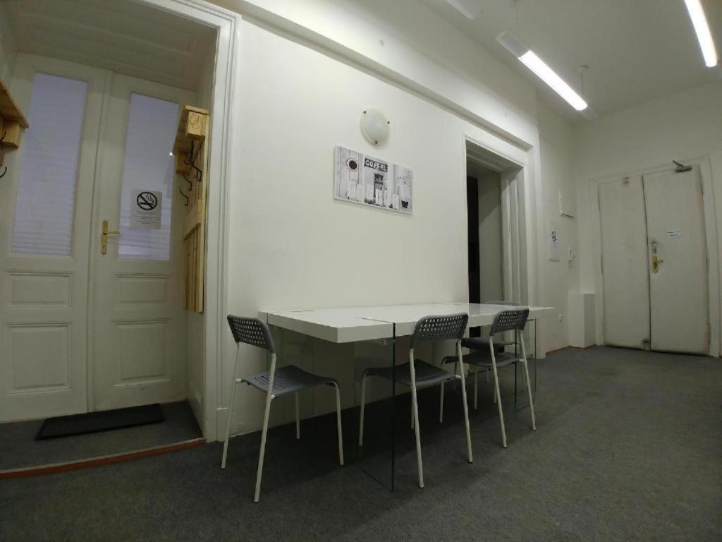 Rooms Veveri - Uvoz, 10 Min Peski Do Centru Brno Esterno foto